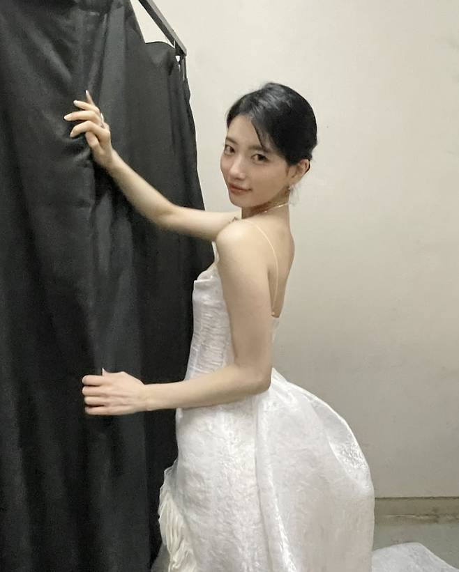 수지. 사진|매니지먼트 숲 인스타그램