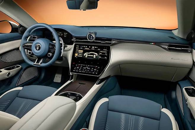 마세라티 그란투리스모 폴고레 실내