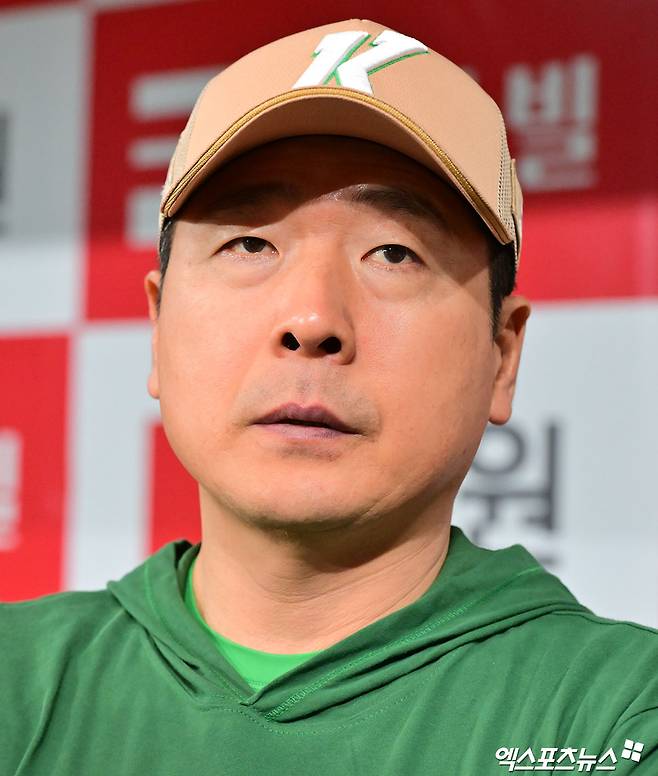 6일 오후 서울 구로구 고척스카이돔에서 열리는 '2025 신한 SOL Bank KBO리그' KIA 타이거즈와 키움 히어로즈의 경기, 키움 홍원기 감독이 취재진과 대화를 나누고 있다. 고척, 김한준 기자