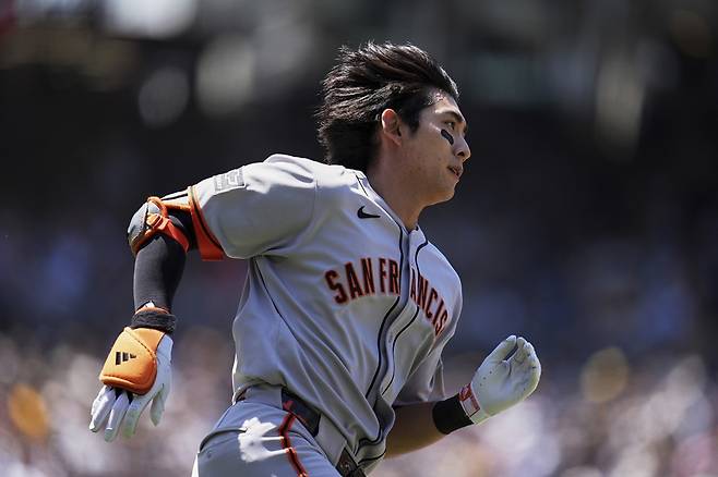 미국 메이저리그 LA 다저스의 이정후가 6일(한국시간) 미국 일리노이주 시카고의 리글리 필드에서 열린 2025 메이저리그 시카고 컵스와의 원정 경기에 3번타자 겸 중견수로 선발 출전, 4타수 1안타를 기록했다. 사진 연합뉴스