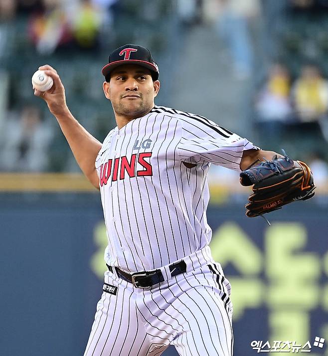 LG 트윈스 선발투수 요니 치리노스가 경기에 선발 등판해 투구하고 있다. 엑스포츠뉴스 DB