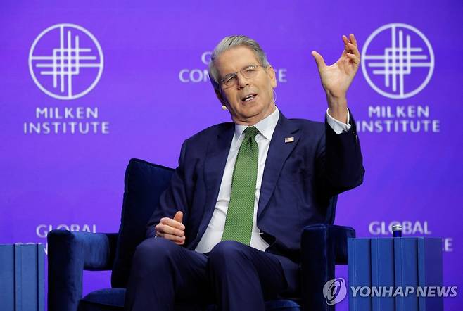 5일 밀컨 콘퍼런스 참석해 발언하는 스콧 베선트 미 재무장관 [로이터=연합뉴스. 재판매 및 DB 금지]