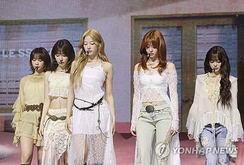 한일 멤버로 구성된 '르세라핌' [연합뉴스 자료사진]