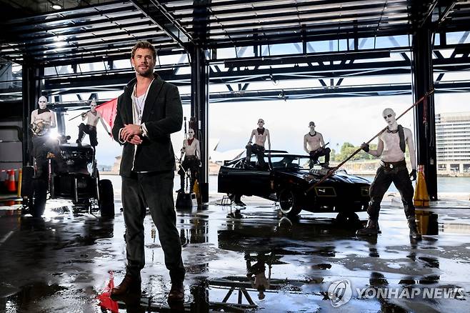 호주 영화 지난해 5월 1일(현지시간) 호주 시드니에서 열린 영화 '퓨리오사: 매드맥스 사가'의 미디어 행사에서 주연 배우 크리스 헴스워스가 포즈를 취하고 있다. 이 영화는 호주에서 제작됐으며 헴스워스도 호주 출신이다.
[EPA 연합뉴스 자료사진. 재판매 및 DB 금지]