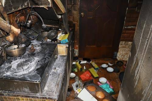 불이 난 여인숙 내부 [충주소방서 제공. 재판매 및 DB 금지]