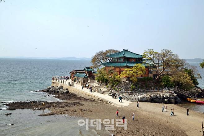 마치 바다 위에 떠 있는 듯한 충남 서산의 간월암