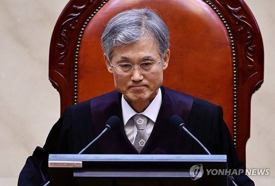 조희대 대법원장이 지난 1일 서울 서초구 대법원에서 열린 더불어민주당 이재명 대선 후보의 공직선거법 위반 사건 상고심 선고에 참석, 입술을 다물고 있다. 〈사진=사진공동취재단 연합뉴스〉