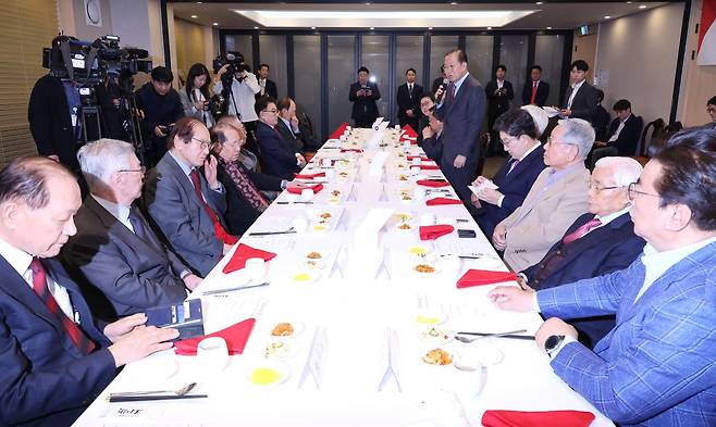 국민의힘 권영세 비상대책위원장이 9일 서울 여의도의 한 식당에서 열린 상임고문단 회의에서 발언하고 있다. 2025.4.9 / 연합뉴스