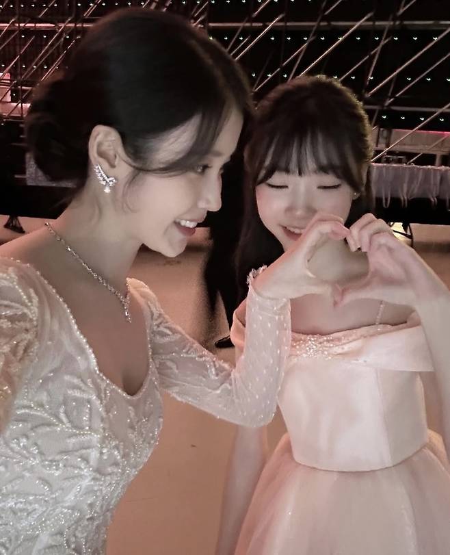 아이유-‘어린 애순’ 김태연. 아이유 인스타그램.