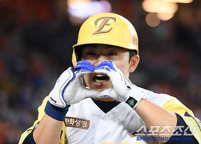7일 대전 한화생명볼파크에서 열린 삼성-한화전. 3회말 1사 문현빈이 동점 솔로포를 친 후 세리머니를 펼치고 있다  대전=정재근 기자 cjg@sportschosun.com/2025..5.7/