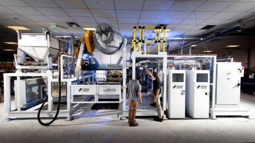 미국 포지나노 연구원들이 ALD 생산시설을 점검하고 있다. 포지나노 홈페이지