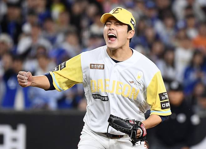 7일 대전 한화생명볼파크에서 열린 삼성-한화전. 6회초 2사 3루 문동주가 김태근을 삼진으로 잡으며 환호하고 있다./정재근 스포츠조선 기자