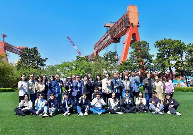 HD현대중공업이 지난달 26일부터 다음 달 24일까지 총 세 차례에 걸쳐 ‘신입사원 부모님 초청 행사’를 진행한다.ⓒHD현대중공업