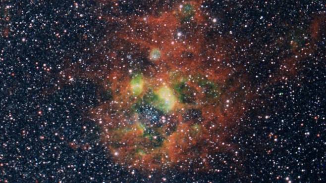 스피어엑스를 통해 대마젤란은하 근방 성운을 3색으로 촬영해 합성한 이미지. (천문연 제공)