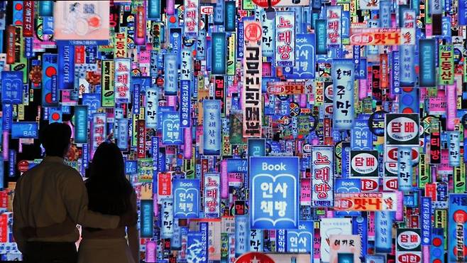 미디어아트 전시회 ‘2025 딜라이트 서울’이 8일부터 11월 15일까지 서울 종로구 도화서길 디원에서 열린다. 미디어아트 ‘딜라이트’는 2021년 서울을 시작으로 뉴욕, 워싱턴, 파리, 두바이, 멕시코시티, 도쿄, 런던 등 전 세계 주요 도시에서 선보여 호평받았다. 사진=서동일 기자