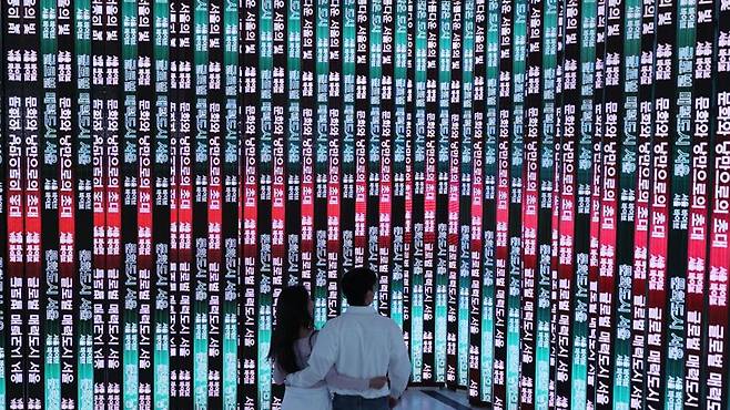 미디어아트 전시회 ‘2025 딜라이트 서울’이 8일부터 11월 15일까지 서울 종로구 도화서길 디원에서 열린다. 미디어아트 ‘딜라이트’는 2021년 서울을 시작으로 뉴욕, 워싱턴, 파리, 두바이, 멕시코시티, 도쿄, 런던 등 전 세계 주요 도시에서 선보여 호평받았다. 사진=서동일 기자