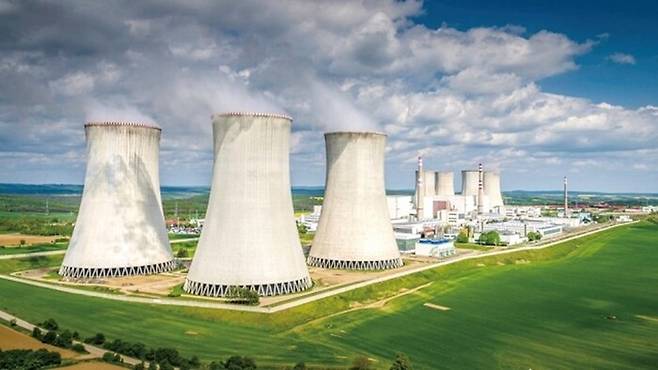 법원의 ‘계약 중지’ 가처분 결정으로 7일로 예정됐던 체코 정부와 한국수력원자력의 두코바니 원전 최종 계약식이 무기한 연기됐다. 사진은 체코 두코바니 원전 전경. 체코전력공사 제공