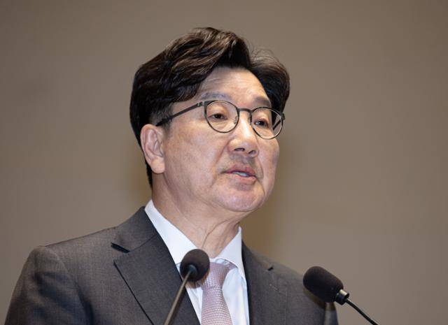 권성동 국민의힘 원내대표가 8일 오후 서울 여의도 국회에서 열린 의원총회에서 발언을 하고 있다. 뉴스1