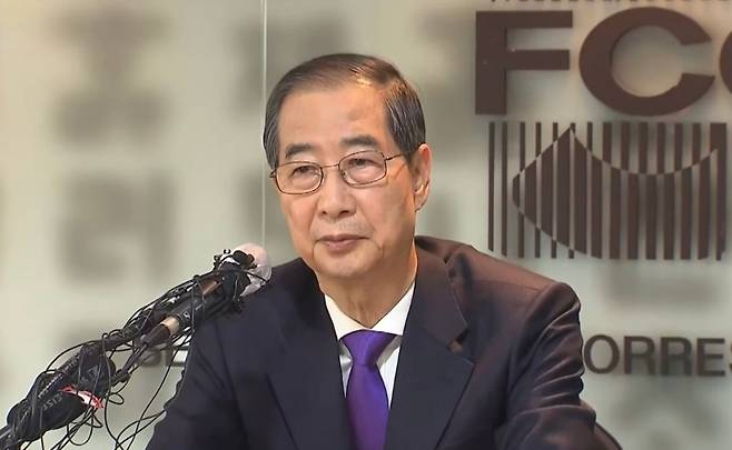 한덕수 무소속 대선 예비후보가 7일 서울 영등포구 선거캠프 사무실에서 열린 기자회견에서 대선 단일화와 관련해 발언하고 있다. (SBS 캡처)