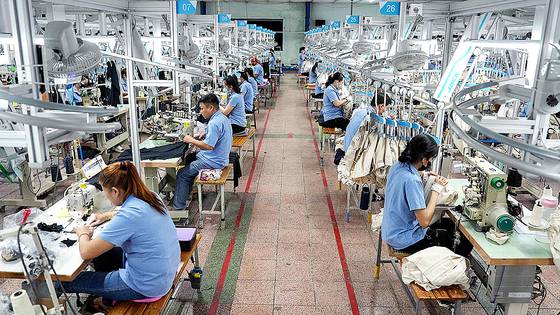 베트남 호찌민시의 한 의류 공장 모습. 베트남에 진출한 한국 기업들이 베트남 정부와 세금 미환급 문제로 씨름하고 있다. AFP=연합뉴스