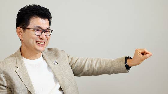 지난달 25일 로레알과의 인수계약을 잘 마무리한 이주호 고운세상코스메틱 대표를 만났다. 신뢰를 보내준 여러 어른을 만나 어릴 적 트라우마를 극복하고 좋은 경영자가 된 경험을 들었다. 김현동 기자