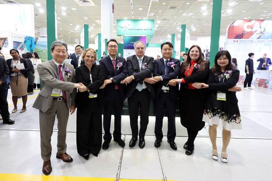 한국보건산업진흥원과 충청북도가 공동 주최하는 국내 최대 바이오헬스 국제 행사 '바이오코리아 2025'가 7일 개막헸다. 사진 한국보건산업진흥원
