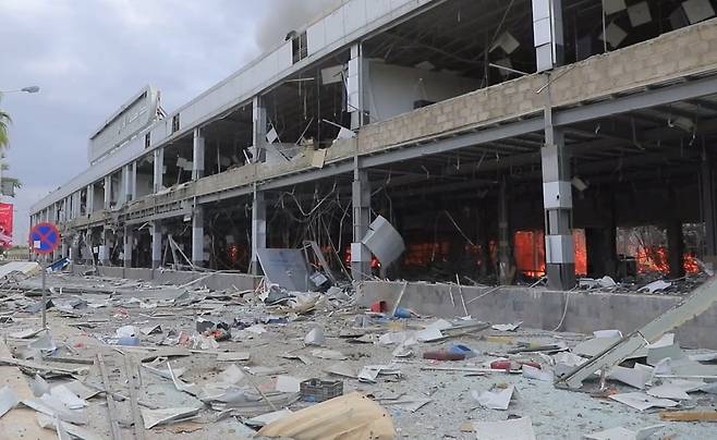 예멘 수도 사나에 있는 예멘국제공항이 이스라엘의 공습을 받아 파괴돼 있다. EPA연합뉴스