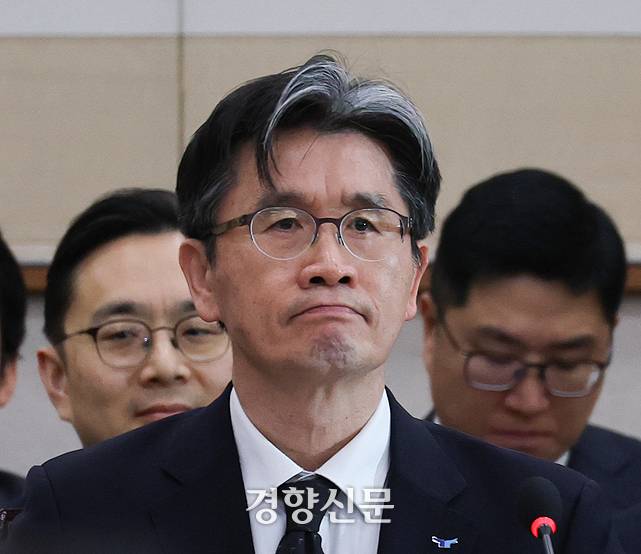 오동운 공수처장이 지난 1월7일 국회 법제사법위원회 전체회의에 출석해 무거운 표정을 하고 있다. 성동훈 기자