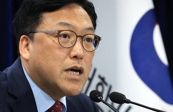 Financial Services Commission Chairman Kim Byung-hwan speaks during a press briefing at the Seoul Government Complex in Jongno District, central Seoul, on May 7. [YONHAP]