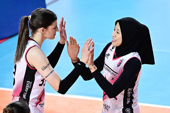 정관장 부키리치(왼쪽)와 메가. KOVO 제공