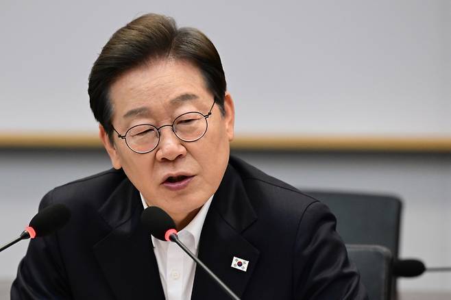 이재명 더불어민주당 대선 후보가 지난달 28일 경기도 이천시 SK하이닉스 이천캠퍼스에서 열린 AI 메모리반도체 기업간담회에서 인사말을 하고 있다. 연합뉴스