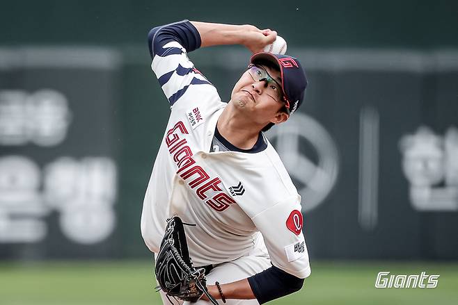 롯데 자이언츠의 박세웅이 지난 6일 부산 사직구장에서 열린 SSG랜더스와의 2025 프로야구 KBO리그 경기에 선발 등판해 역투하고 있다. 롯데 자이언츠 제공