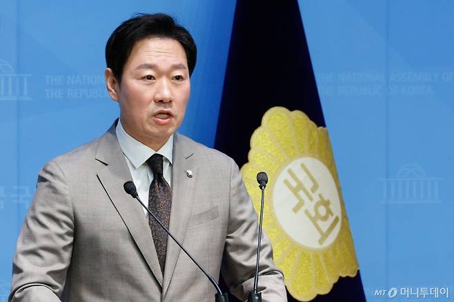 박수민 국민의힘 원내대변인이 지난3월 8일 오후 서울 여의도 국회 소통관에서 윤석열 대통령 석방 관련 브리핑을 하고 있다./사진=뉴스1