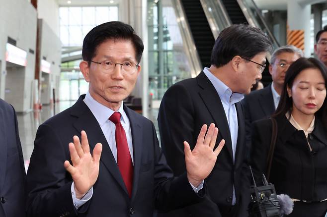 국민의힘의 당내 갈등이 심화하고 있는 상황에서 이준석 개혁신당 후보가 주목된다. 사진은 지난 6일 일정 중단을 선언하는 김문수 국민의힘 대선 후보. /사진=뉴시스