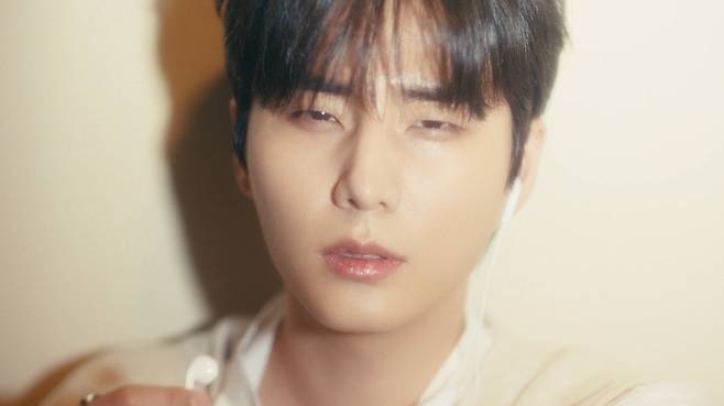 사진=데이식스 ‘Maybe Tomorrow’ 뮤직비디오, JYP엔터테인먼트 제공