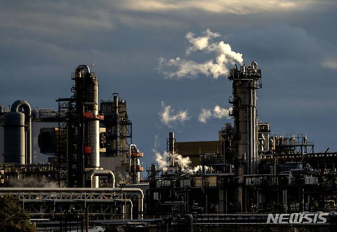 [루트비히스하펜=AP/뉴시스] 세계 최대 화학기업 독일 바스프의 루트비히스하펜 공장. 자료사진. 2025.05.07