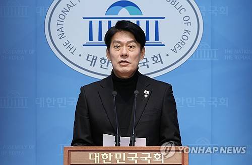 브리핑하는 한민수 대변인 [사진제공 연합뉴스]
