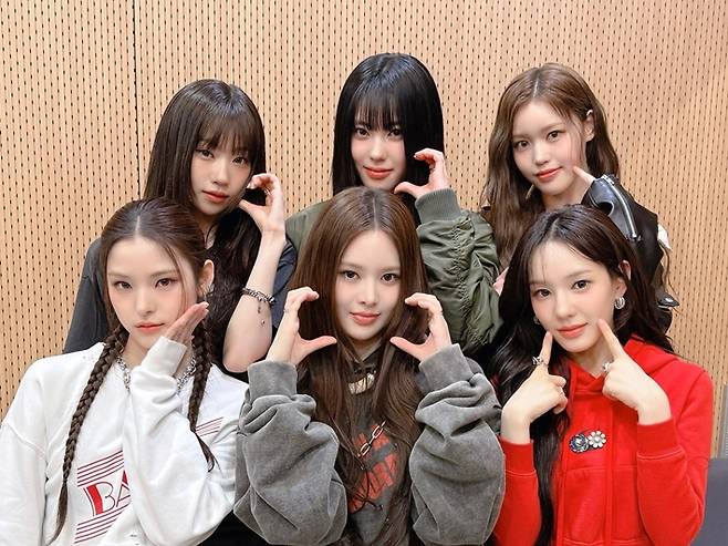 CBS노컷뉴스는 지난달 25일 오후 서울 마포구 웨이크원 사옥에서 신인 그룹 이즈나를 인터뷰했다. 이즈나 공식 트위터