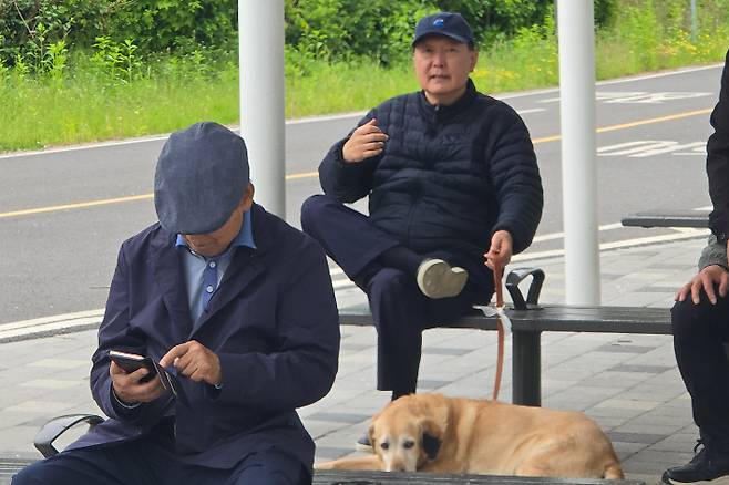5일 온라인커뮤니티에 올라온 윤석열 전 대통령 모습. 온라인커뮤니티 캡처