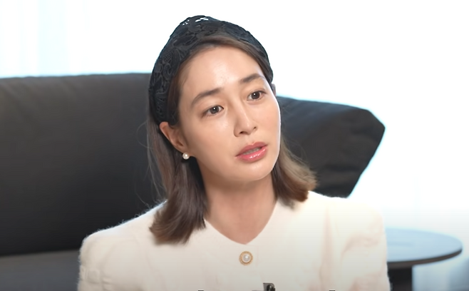 이민정이 어릴 때부터 향수를 모은 마니아라고 고백했다. 유튜브 채널 ‘이민정 MJ’ 캡처