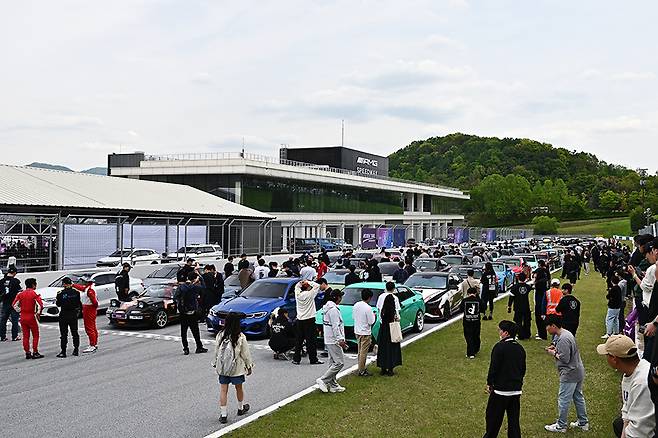 300여 대 이상의 차량들이 넥센 스피드웨이 모터 페스티벌을 채웠다. 사진 김학수 기자