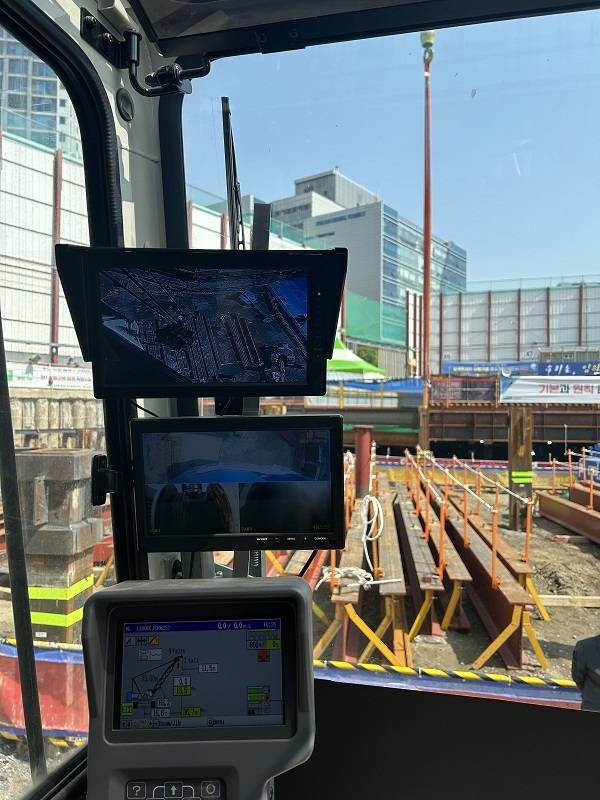 서울 성동구 성수동 K-프로젝트 신축 공사현장에 도입된 대형 크레인 내부 CCTV. 신미진 기자