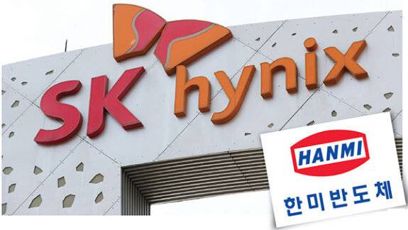 SK하이닉스와 한미반도체가 최근TC본더 공급과 관련해 갈등을 노출했다. 뉴스1, 한미반도체 제공