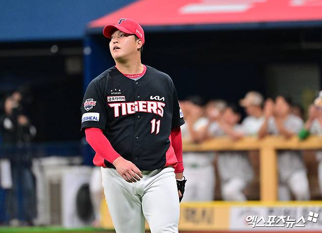 6일 오후 서울 구로구 고척스카이돔에서 열린 '2025 신한 SOL Bank KBO리그' KIA 타이거즈와 키움 히어로즈의 경기, 8회말 2사 1루 KIA 조상우가 키움 김태진에게 좌전안타를 허용하고 있다. 고척, 김한준 기자