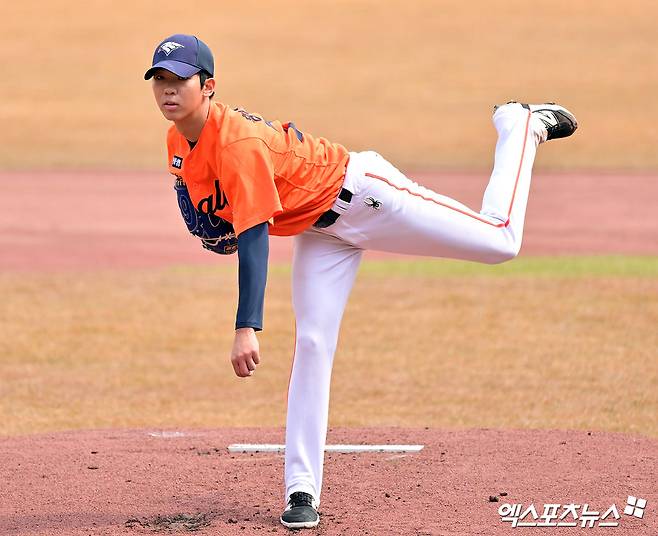 황준서는 지난 6일 서산구장에서 열린 2025 메디힐 KBO 퓨처스리그 SSG 랜더스전에 선발 등판해 6이닝 76구 5피안타(2홈런) 8탈삼진 2사사구 4실점으로 퓨처스리그 팀 10연승에 이바지했다. 엑스포츠뉴스 DB