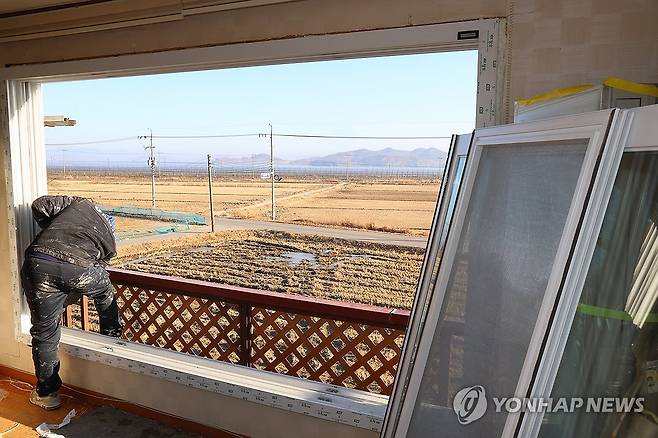 북한 대남방송, 소음피해 주택 방음창 설치 [연합뉴스 자료사진]