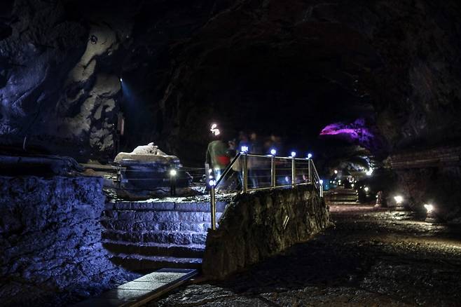 만장굴 내부 모습. 사진=비짓제주 제공