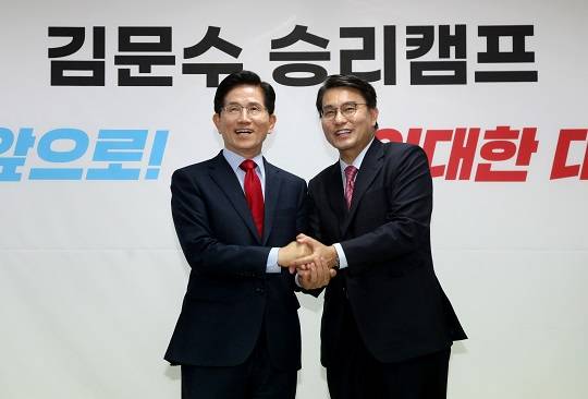 김문수 대선후보 캠프에 몸담았던 윤상현 국민의힘 의원(오른쪽). 출처 : 뉴스1