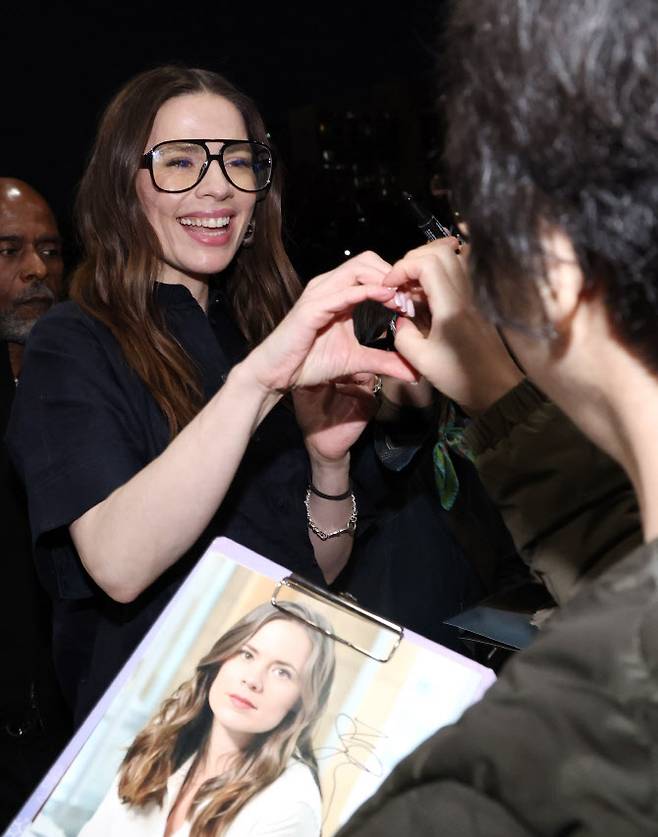 할리우드 배우 헤일리 앳웰이 ‘미션 임파서블: 파이널 레코닝’ 홍보를 위해 7일 오후 서울김포비즈니스항공센터(SGBAC)를 통해 내한해 팬들과 즐거운 시간을 보내고 있다.(사진=뉴스1)