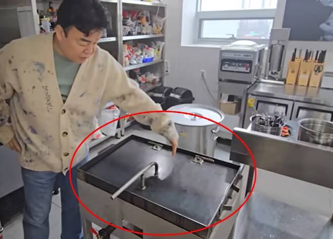 백종원 더본코리아 대표 유튜브 채널에서 소개된 닭뼈튀김 조리기구. (사진=유튜브 채널 ‘백종원 PAIK JONG WON’ 캡처)